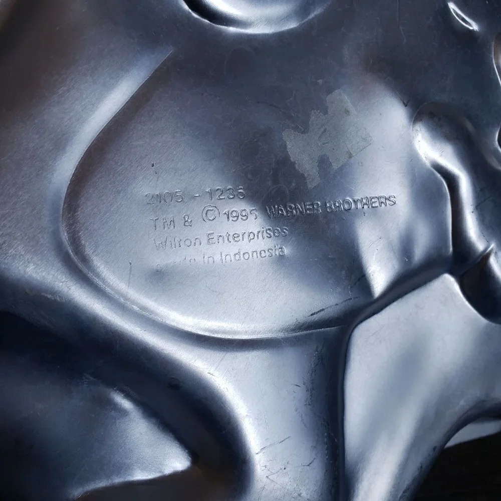 Wilton Vintage Cake Pan 1995 Taz Looney Tunes Tasmanian Devil Aluminum Mold